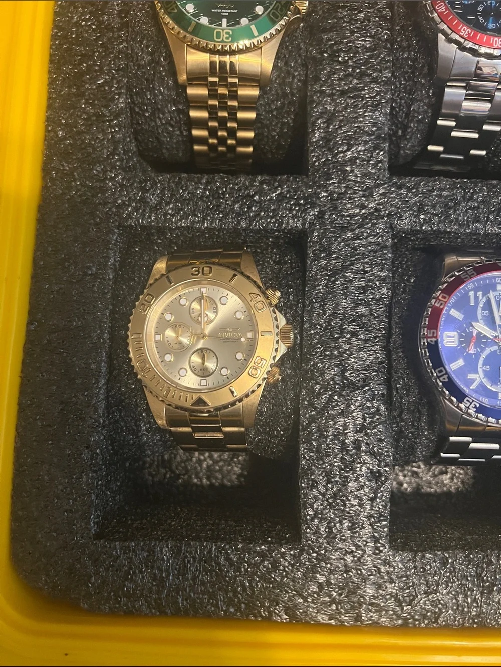 WATCH BUNDLE 6 INVICTA & 1 DIESEL PLUS INVICTA WATCH CASE
